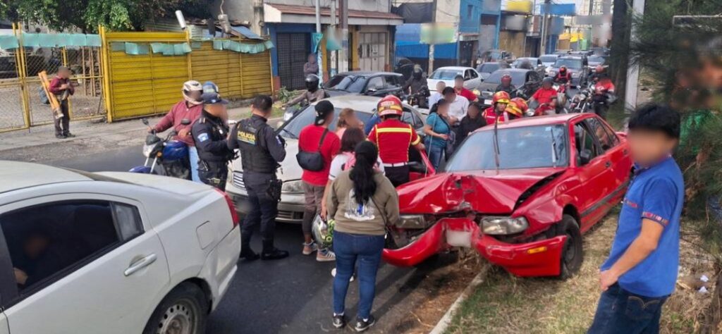 Mixco: Accidente de tránsito en Bulevar de Bosques de San Nicolás dejó una mujer fallecida