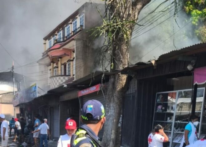 San Marcos: Voraz incendio consume comercios en el Mercado Viejo