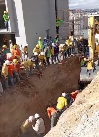 Reportan que varios trabajadores quedan soterrados en una obra en construcción